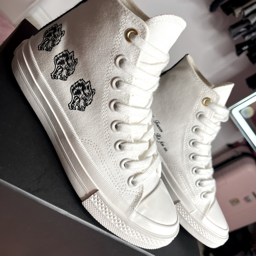 WOLVES FOREVER WALK 1-DIOS HIGH TOP SHOE IN OFF WHITE/BLACK